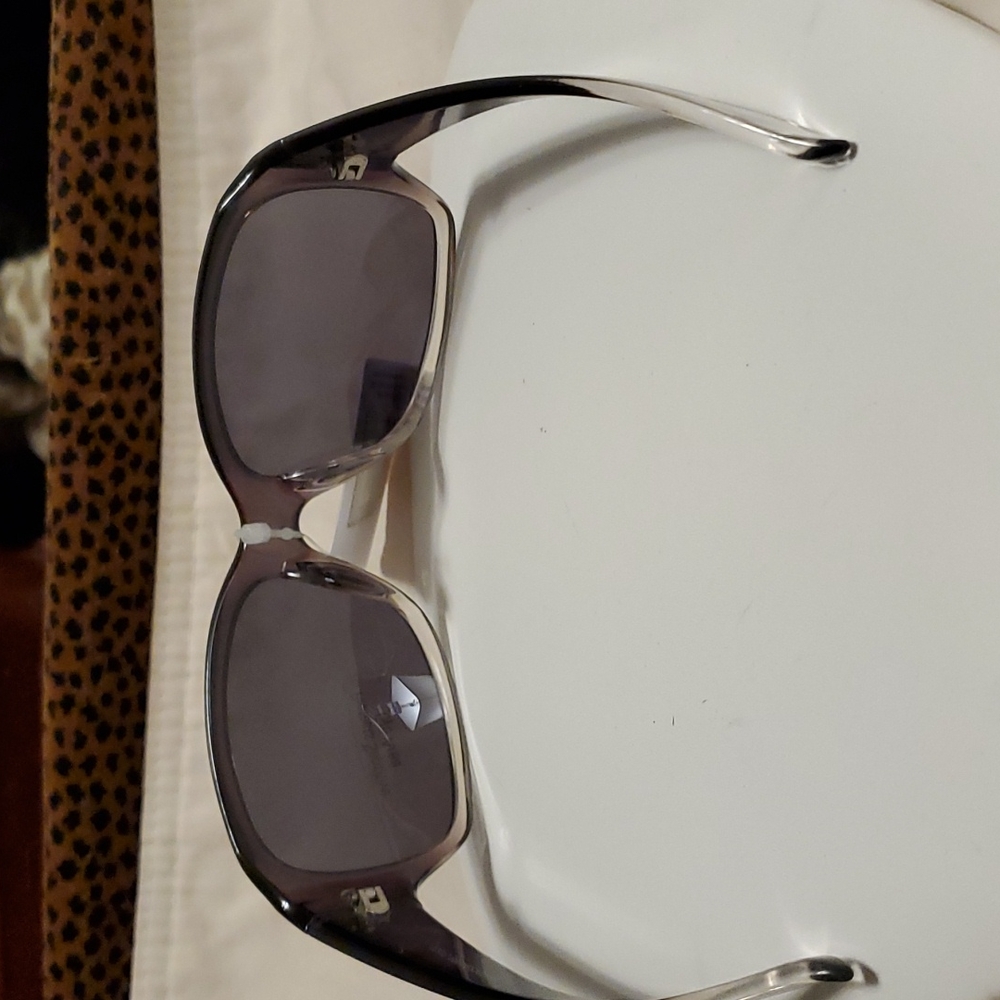 Beauty Solutions Sunglasses 22 - Picture 3 of 4